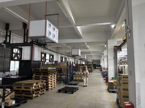 آخرین مورد شرکت نسخه انگلیسی: کولر گازی صنعتی TOYOCOOL با ایجاد "خط دفاعی دوگانه برای ایمنی و آسایش" برای کارخانه شیمیایی 8000㎡، 30٪ در هزینه برق صرفه جویی می کند و تولید شیمیایی پایدار و کارآمد را تضمین می کند.